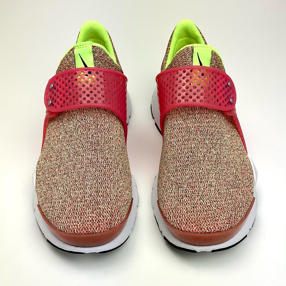 Vintage 2016 Nike Sock Dart in size 8